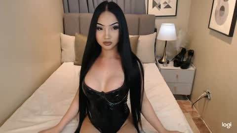 hot_nikki69 online show from April 15, 6:31 am