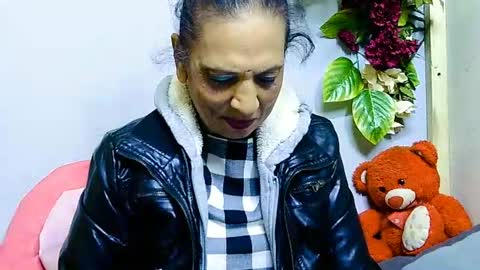 hot queen online show from June 16, 5:32 am
