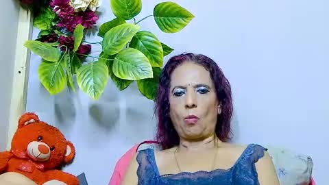hot queen online show from July 22, 6:00 pm