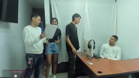 Vanesa Oliver and Andrew online show from November 28, 11:46 am