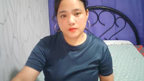 Snapshot of hotbabymomma chatting on March 11, 8:52 am Lynn online show from March 11, 8:52 am