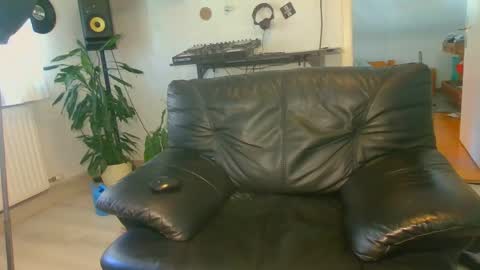 hotboy32891282 online show from May 27, 2:03 pm