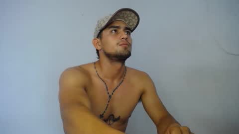 Snapshot of hotboy69nino chatting on November 4, 7:35 pm hotboy69nino online show from November 4, 7:35 pm