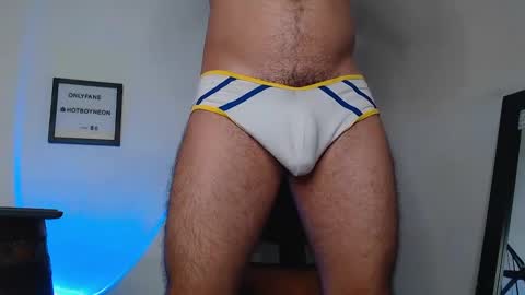 Snapshot of hotboyneon490 chatting on December 29, 12:20 am Alex Neon online show from December 29, 12:20 am