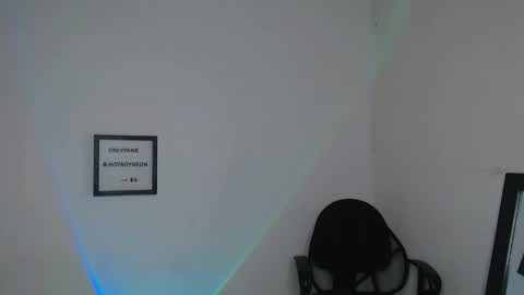 Snapshot of hotboyneon490 chatting on January 12, 11:36 pm Alex Neon online show from January 12, 11:36 pm
