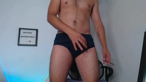 Snapshot of hotboyneon490 chatting on January 18, 12:36 pm Alex Neon online show from January 18, 12:36 pm