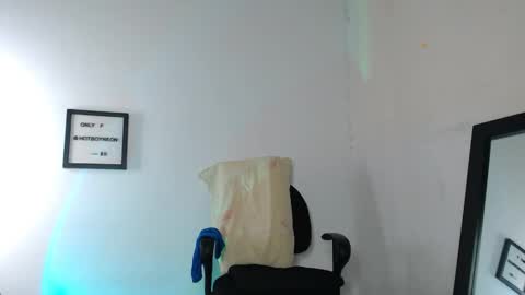 Snapshot of hotboyneon490 chatting on September 11, 1:49 am Alex Neon online show from September 11, 1:49 am