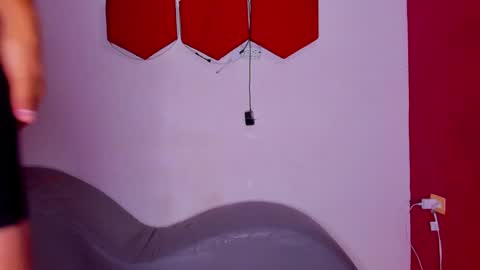 Snapshot of hotbrunne chatting on December 21, 10:40 pm Astrid Steve coco online show from December 21, 10:40 pm