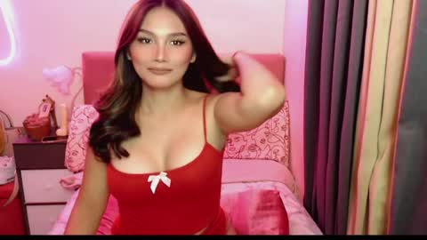 Snapshot of hotbunny_12 chatting on April 15, 10:22 am Kylie online show from April 15, 10:22 am