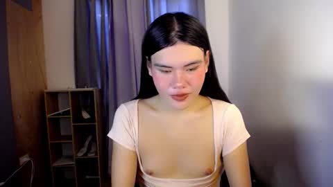 Snapshot of hotbunnyrainx chatting on November 5, 2:22 am rain online show from November 5, 2:22 am