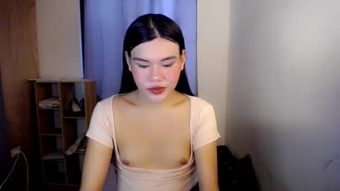 Snapshot of hotbunnyrainx chatting on November 13, 6:34 am rain online show from November 13, 6:34 am