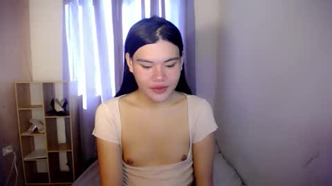 Snapshot of hotbunnyrainx chatting on November 25, 1:05 am rain online show from November 25, 1:05 am