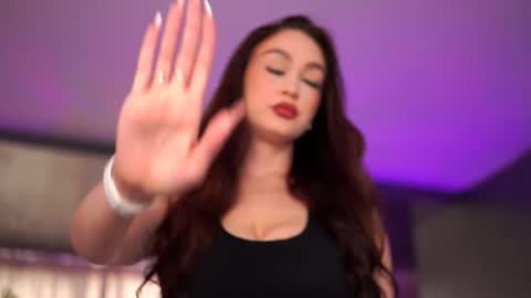 Anais online show from November 16, 9:15 am