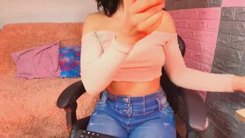 Snapshot of hotcakes_uwu chatting on May 28, 3:04 am Hotcakes online show from May 28, 3:04 am