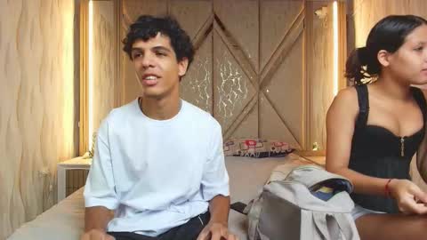 hotcouple_222 online show from March 22, 7:28 pm