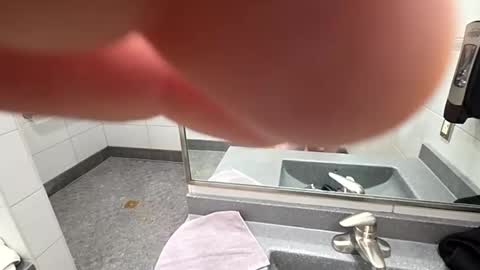 Snapshot of hotdogstuffer chatting on November 17, 3:12 am hotdogstuffer online show from November 17, 3:12 am