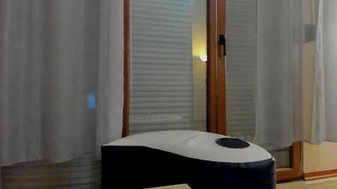 Snapshot of hotel77777 chatting on March 2, 5:08 am Erika online show from March 2, 5:08 am