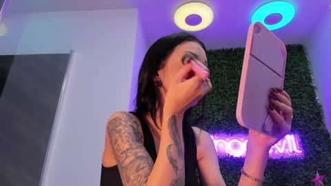 hotfallingdevil online show from December 2, 4:40 am