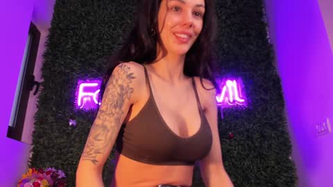 hotfallingdevil online show from March 19, 5:44 am