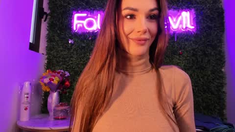 hotfallingdevil online show from March 24, 5:23 am