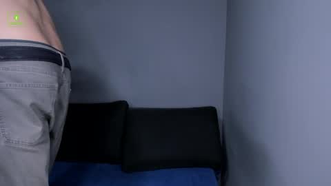 Snapshot of hotflirtyfella chatting on April 24, 5:32 am QUENTIN online show from April 24, 5:32 am