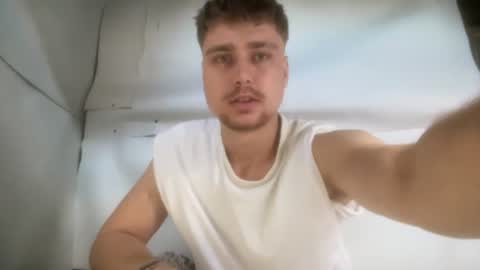 Snapshot of hotgentleman_3003 chatting on July 28, 4:39 pm William online show from July 28, 4:39 pm