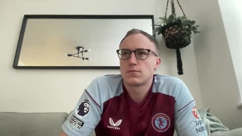 Snapshot of hotholby86 chatting on December 26, 1:32 pm hotholby86 online show from December 26, 1:32 pm