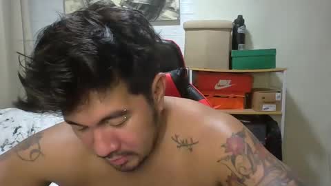 Snapshot of hothunkybear23 chatting on December 6, 8:26 am Khel online show from December 6, 8:26 am