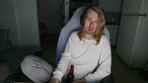 Snapshot of hotinhell666 chatting on December 9, 3:33 pm Hikikomori Alex online show from December 9, 3:33 pm