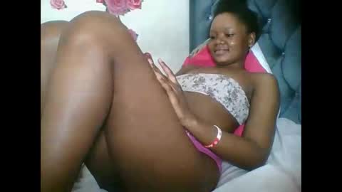 Snapshot of hotjeylee chatting on September 21, 10:33 pm LOYCE online show from September 21, 10:33 pm