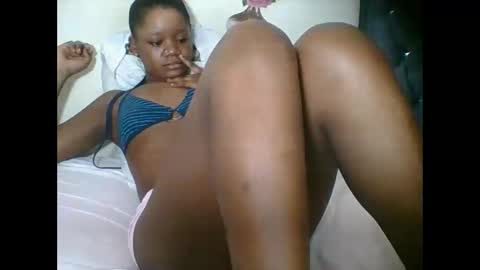 Snapshot of hotjeylee chatting on October 2, 10:39 pm LOYCE online show from October 2, 10:39 pm