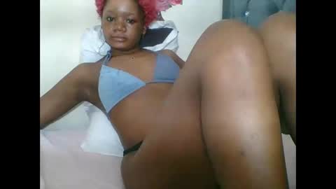 Snapshot of hotjeylee chatting on October 6, 11:35 pm LOYCE online show from October 6, 11:35 pm