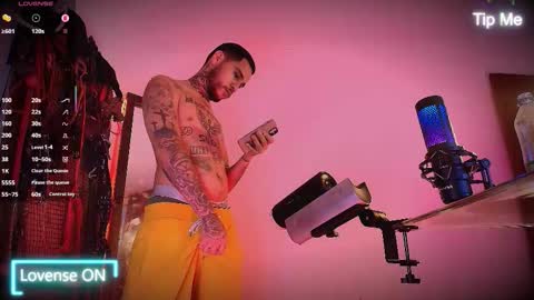 HoTLatinoX20CM online show from February 14, 7:10 pm