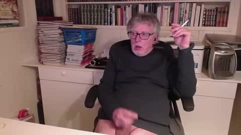 Snapshot of hotlux_54 chatting on December 7, 4:25 pm hotlux_54 online show from December 7, 4:25 pm