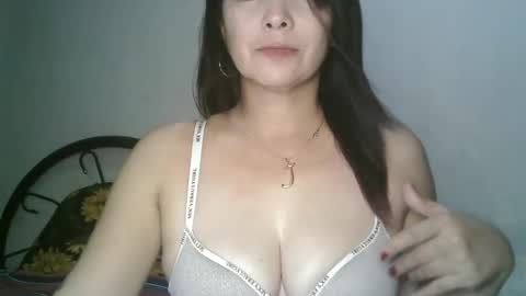 hotmamajen4u online show from May 14, 1:23 am