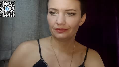 hotmamaqueen234 online show from April 13, 7:19 pm