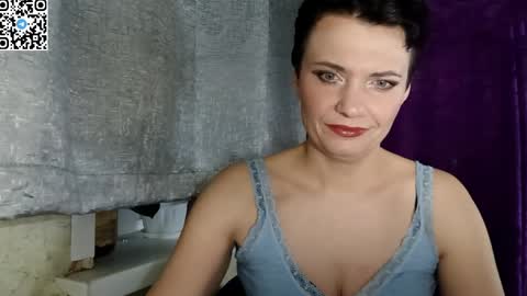 hotmamaqueen234 online show from April 16, 7:14 pm