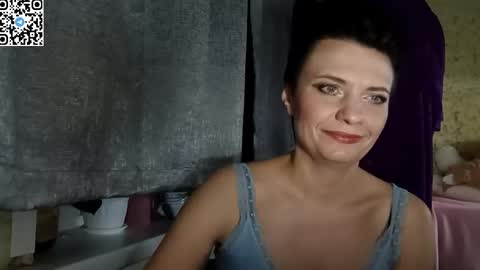 hotmamaqueen234 online show from April 16, 9:39 pm