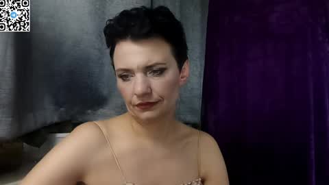 hotmamaqueen234 online show from April 17, 8:01 pm