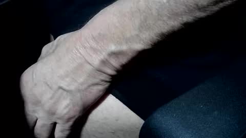 Snapshot of hotmassage50 chatting on November 24, 10:15 am hotmassage50 online show from November 24, 10:15 am