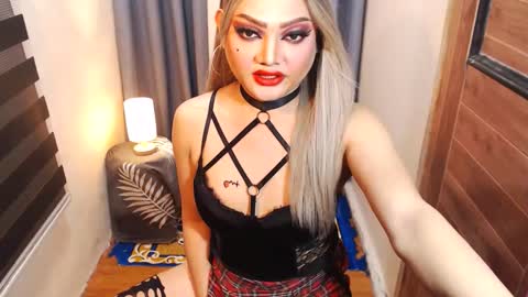 Snapshot of hotmistressmorgana chatting on January 15, 3:22 am morgana online show from January 15, 3:22 am