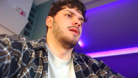 Snapshot of hotpolishsausage chatting on December 4, 2:10 am Jason online show from December 4, 2:10 am