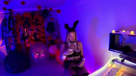 Snapshot of hotprincess2hot chatting on October 31, 2:18 pm hotprincess2hot online show from October 31, 2:18 pm