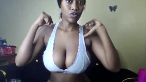 Snapshot of hotpussy712899 chatting on May 7, 1:27 pm hotpussy online show from May 7, 1:27 pm