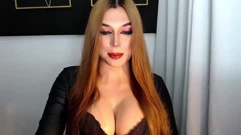 Snapshot of hotstellacumxxx chatting on December 22, 6:17 am STELLA online show from December 22, 6:17 am