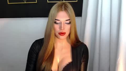 Snapshot of hotstellacumxxx chatting on January 19, 5:37 am STELLA online show from January 19, 5:37 am