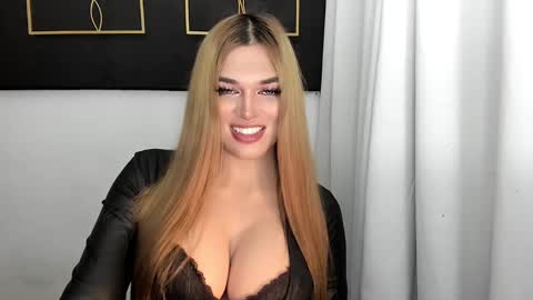 Snapshot of hotstellacumxxx chatting on March 2, 12:01 pm STELLA online show from March 2, 12:01 pm