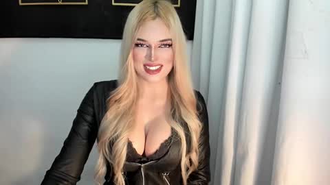 Snapshot of hotstellacumxxx chatting on October 12, 9:36 pm STELLA online show from October 12, 9:36 pm