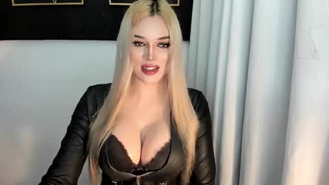 Snapshot of hotstellacumxxx chatting on October 25, 5:15 am STELLA online show from October 25, 5:15 am