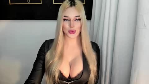 Snapshot of hotstellacumxxx chatting on November 17, 6:30 am STELLA online show from November 17, 6:30 am